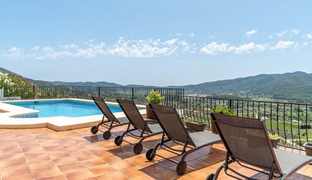 Casa Maurice by Aldertons
