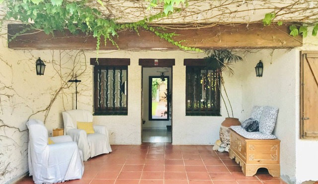 CASA MEDITERRÁNEA CON GRAN JARDÍN Y PISCINA A 500m DE LA PLAYA