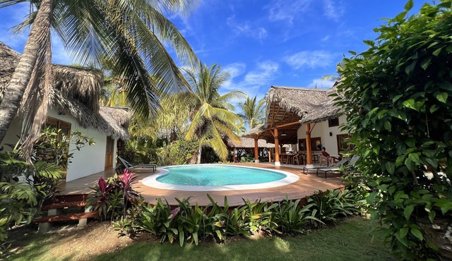 Casa Mia - Large Luxury Villa with private pool and 4 min walk to beach