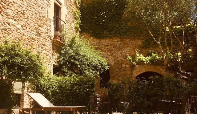 Casa Migdia: a large house with character, near Girona
