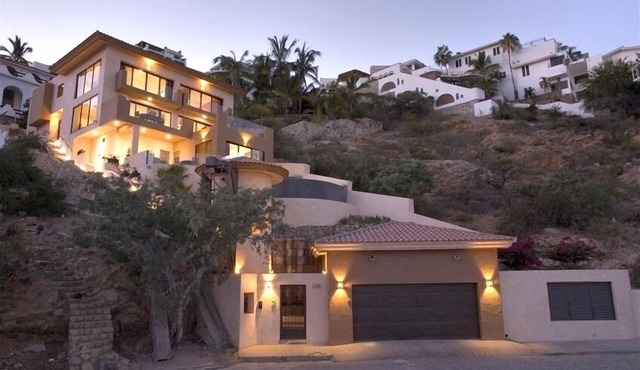Casa Miguel-Brand New Luxury Villa Overlooking the Cabo Marina .