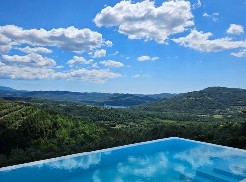 Casa Mille Olivi 2 - House with Private Pool & Lake View near Motovun