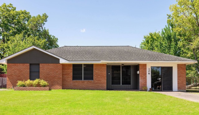 Casa Mimosa: Lake Jackson Home 15 min from Beach