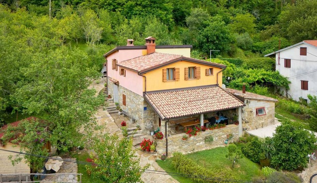 Casa Mira - Two Bedroom Holiday Home with Pool