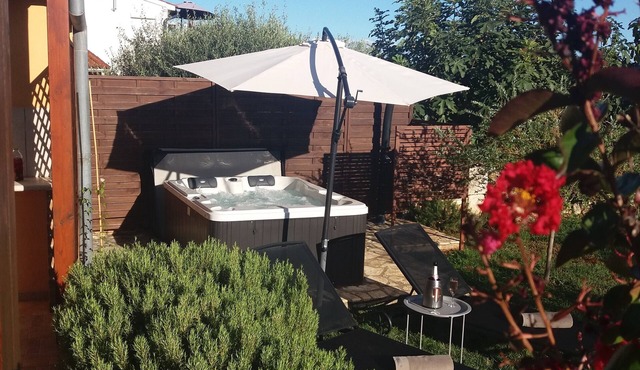 Casa Mirelia for two with garden and whirlpool