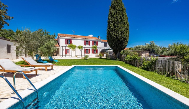Casa Mirna for 7 people near Pula with sea view & only 2 km from the sea