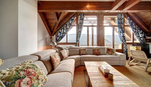 Casa Mont-Romies by Totiaran
