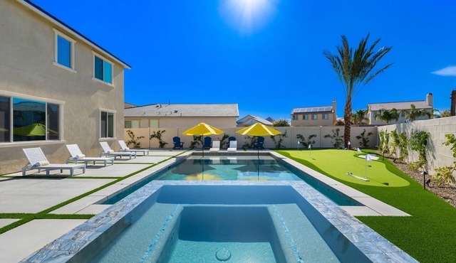 Casa Negra w/Pool, Spa & more! Close to Festivals!