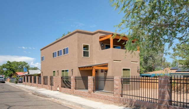 "Casa Nueva" New House in Historic Area