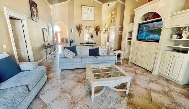 Casa Oasis - Large Home, 1-Acre, Near Trails & Fun