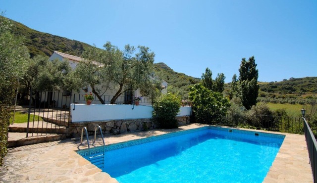 Casa Olivos, ideal family home for rest in a rural setting