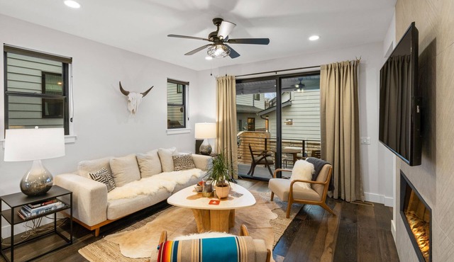 Casa Opa - Immaculate luxury townhome just a few blocks from Downtown Bozeman