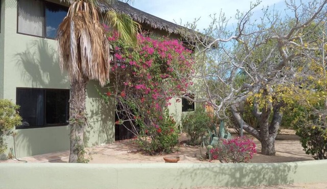 Casa Pájaros - Private 2-Story Home