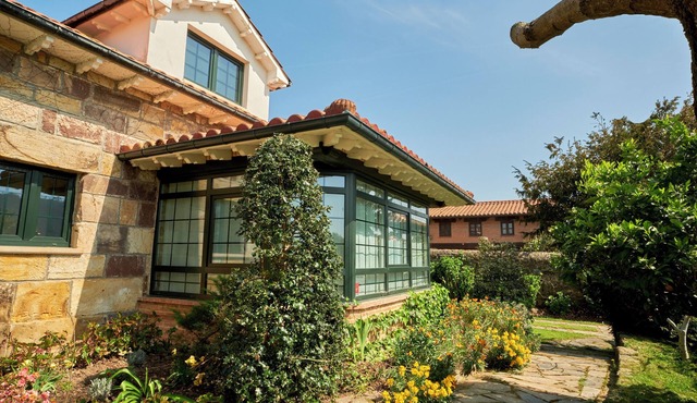 Casa Parbayón–Encanto entre Jardines y Luz Natural