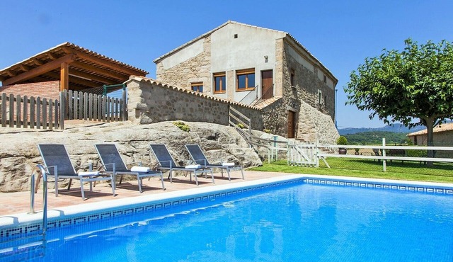 Casa Pau - Lovely Catalan limestone villa in private surroundings with pool