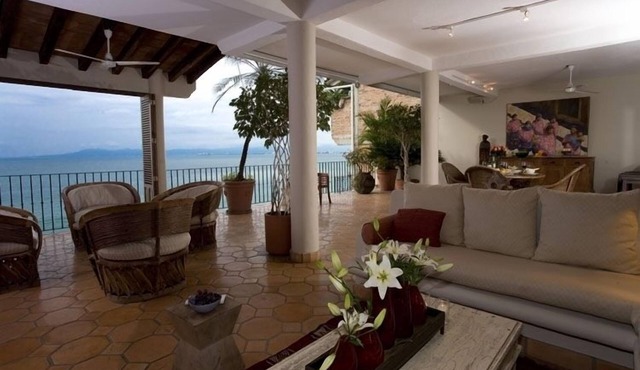 Casa Perezoso above Playa Los Muertos - Great Central Location