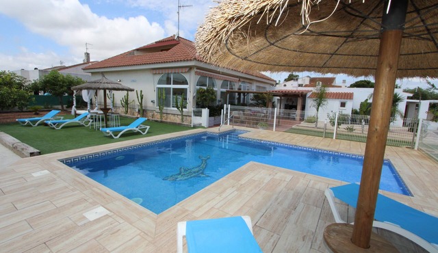 CASA PERLA,Ideal house for your holidays near the sea, free wifi, air conditioning option, private pool, pets allowed, dog’s beach