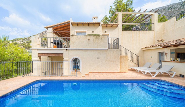 Casa Pianti Villa in Altea Hills with Sea View, Pools & Wi-Fi