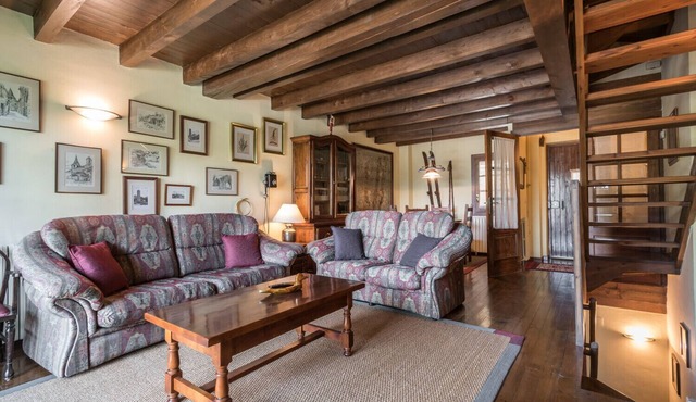 Casa Pinarrets by Totiaran in Salardú, 10 people, 5 bedrooms, with garden