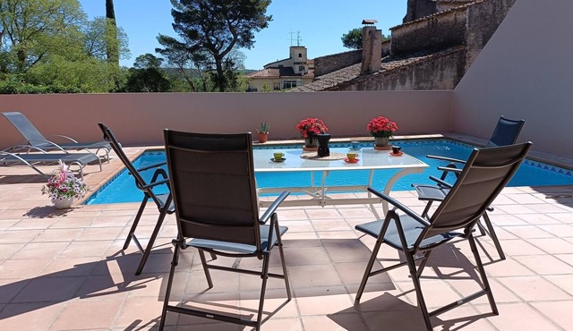 Casa Pintora with private pool. 12kms to Costa Brava beaches