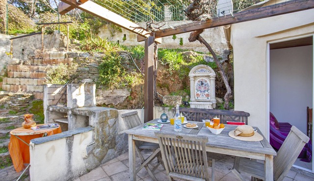 Casa Pinzelli in the village of Farinole with sea view