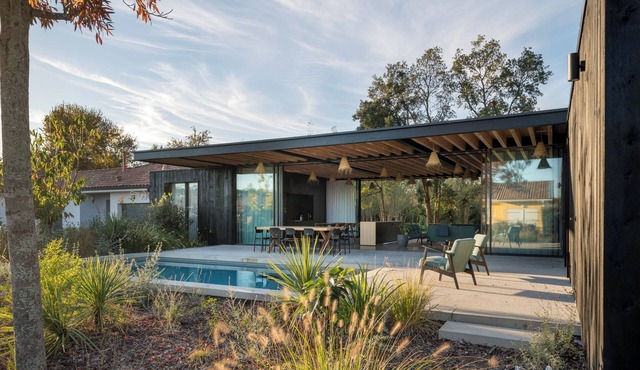 Casa Pisangan - architect-designed house with swimming pool