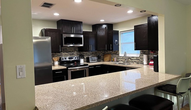 Casa Pizarro- Family Friendly Home on the Resaca in a Country Club Neighborhood!