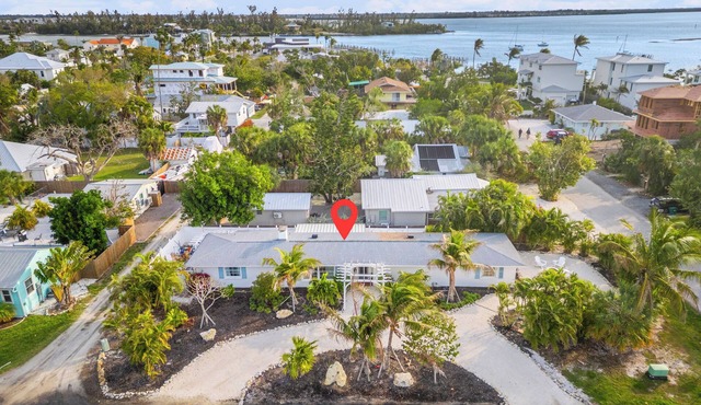 Casa Poinsetta- 2BR in a Quiet Coastal Neighborhood by RVA.