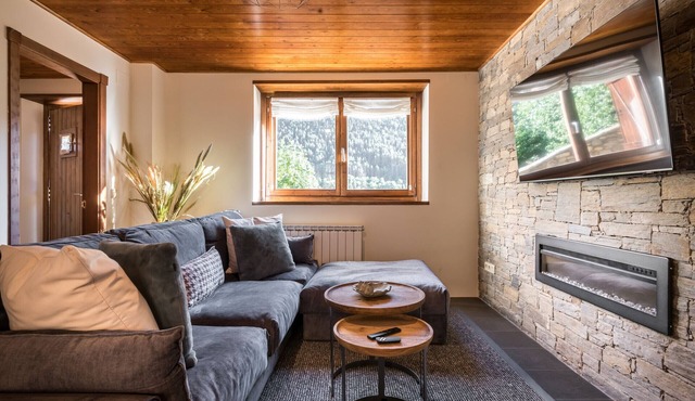 Casa Pujo by Totiaran, for 6 adults, in Salardu, 5 km from Baqueira