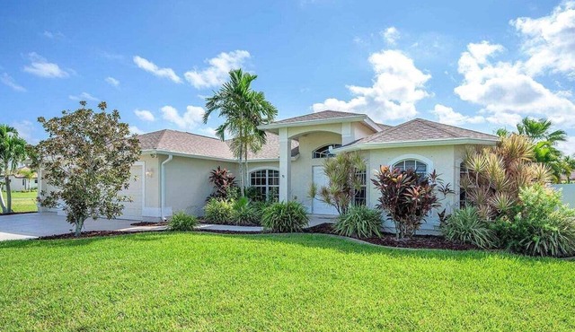 Casa Pura Vida pool home with three bedrooms plus