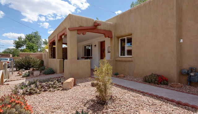Casa Quintana: Charming 1 Bedroom Home; Hot Tub; Walking Distance to the Plaza