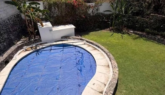 Casa rústica en Jiutepec con alberca, jardín y asador ideal para descansar.