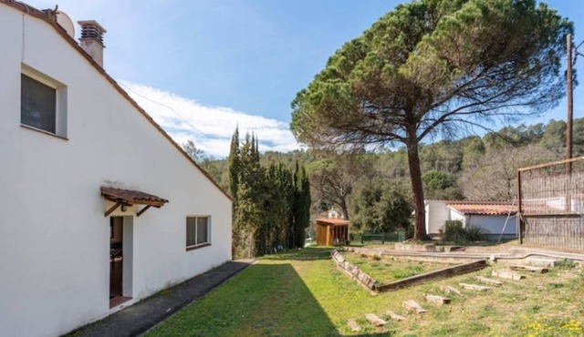Casa rústica con piscina cerca de Girona