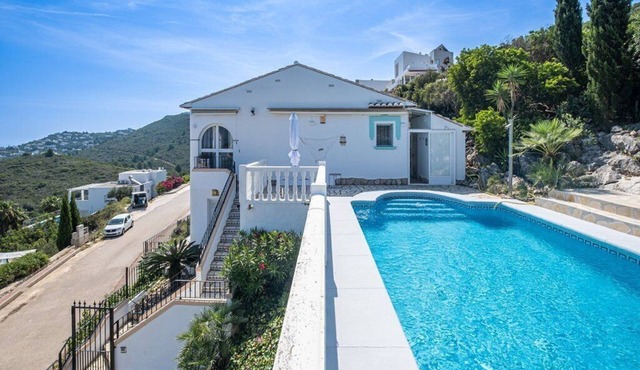 Casa Rafol for 6 people (4 adults + 2 children) with private pool - sea view