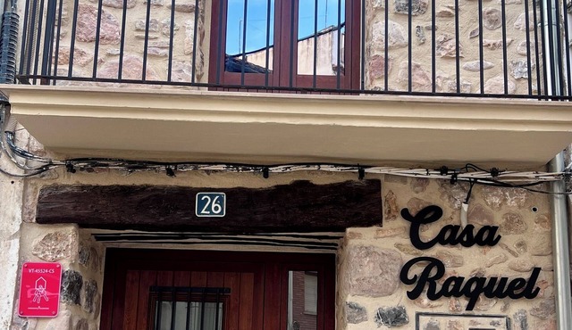 Casa Raquel Montanejos with capacity for ten people.