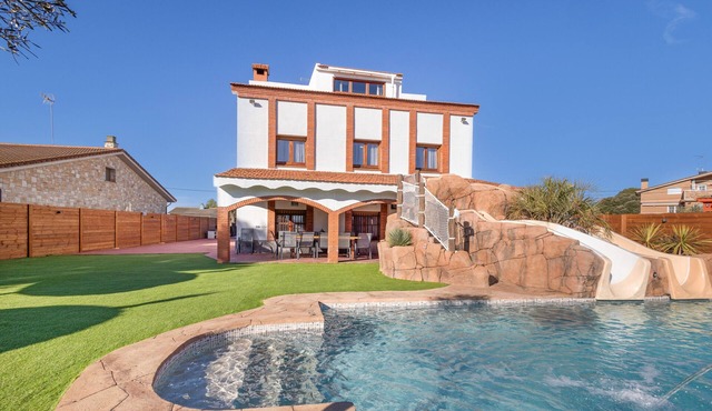 Casa Reina: Villa with Large Themed Pool and Water Slides