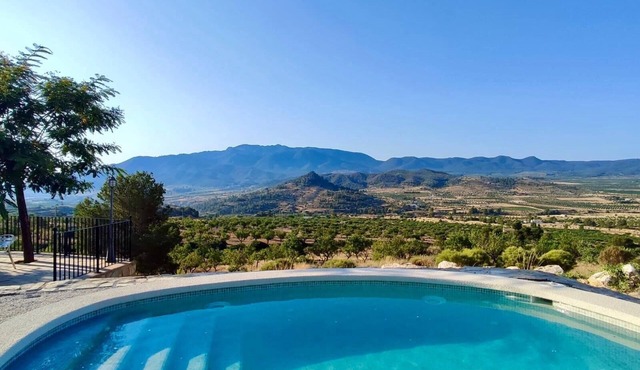 Casa Romeriko with incredible mountain views. Private pool, barbecue and fireplace.