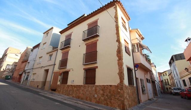 'Casa Rosa' Apartment with Balcony, Wi-Fi, and Air Conditioning