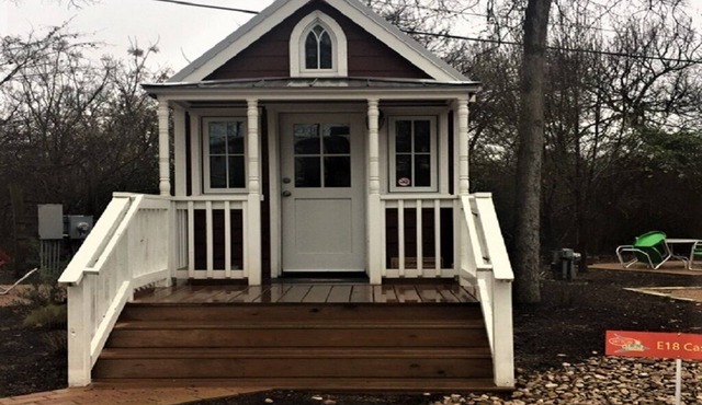 Casa Rosa Waterfront Tiny Home nLake Conroe Retreat Beautiful Sunsets