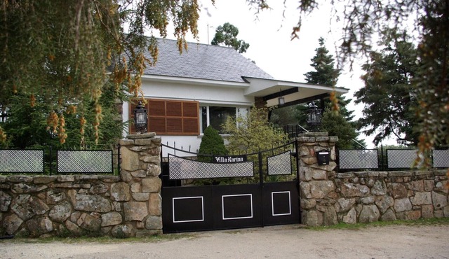 Casa rual completa de 12 plazas max. en la sierra de madrid