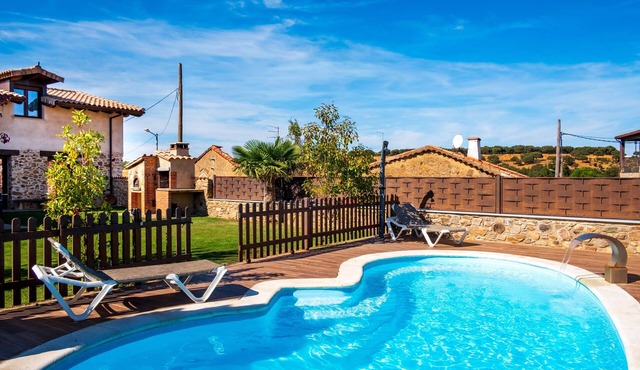 Casa Rural Gorriones – Country Estate with Pool and Garden in Salamanca