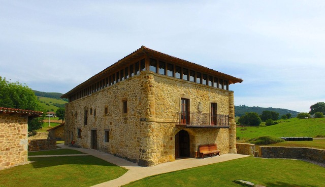 Casa Rural Alvarado, walled tower house from the 15th century, capacity 20-30 people.