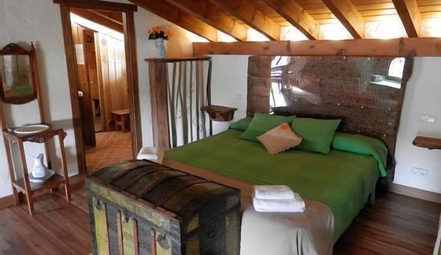 Casa Rural Bioenergética La Serrezuela for 12 people