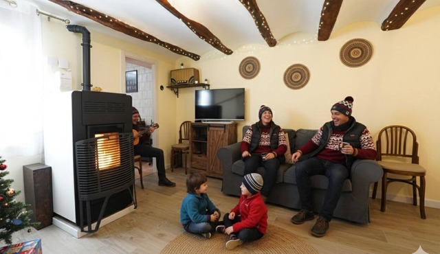 Casa rural con barbacoa, sala de juegos ideal familias y grupos. Teruel