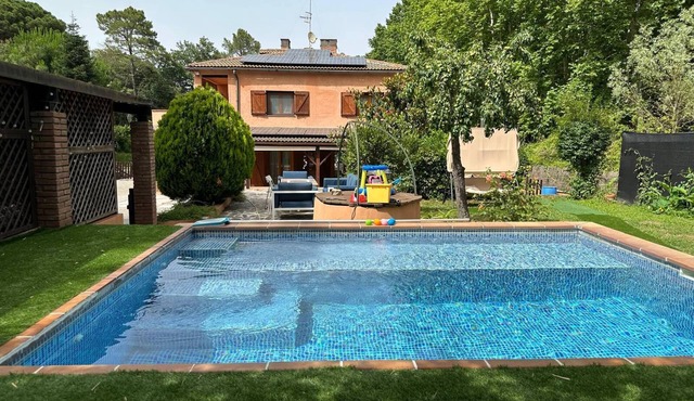 Casa Rural con Piscina, Climatizada Para 14 Personas