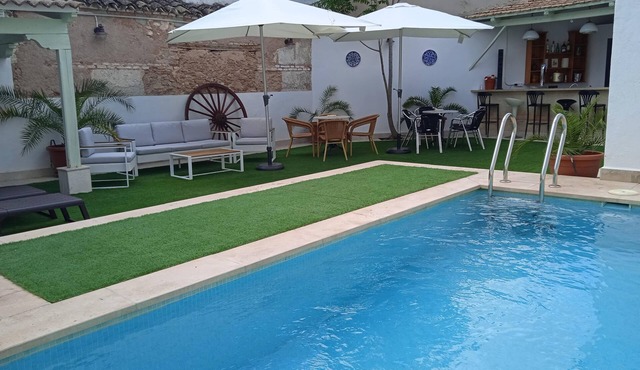 Casa Rural con Piscina Para Grupos en Pleno Centro