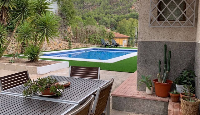 Casa Rural con Piscina y Chimenea en Mitad del Parque Natural de El Valle