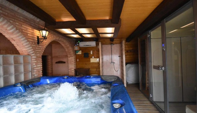 Casa rural de estilo rustico con SPA