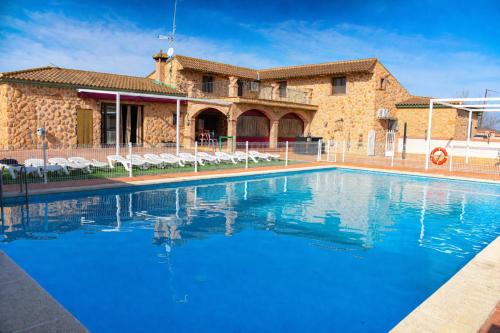 Casa Rural El Abuelo Mauri en Toledo ,finca privada sin vecinos, piscina y total libertad