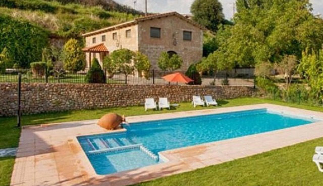 Casa Rural El Manantial near Ciudad Rodrigo with Private Pool and Mountain Views